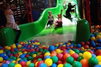 Indoor Spielplatz in Nordbrabant Holland – Spaß und Action für Kinder
